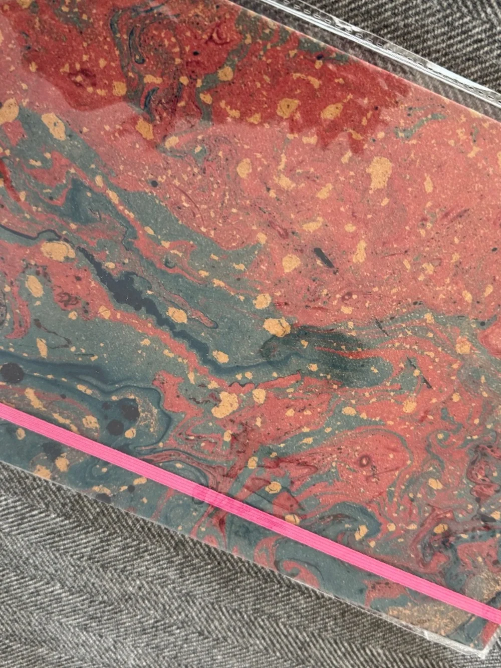 NWT, ROOST, MARBLEIZED COVERED NOTEBOOK WITH PINK ELASTIC CLOSURE, LINED INSIDE